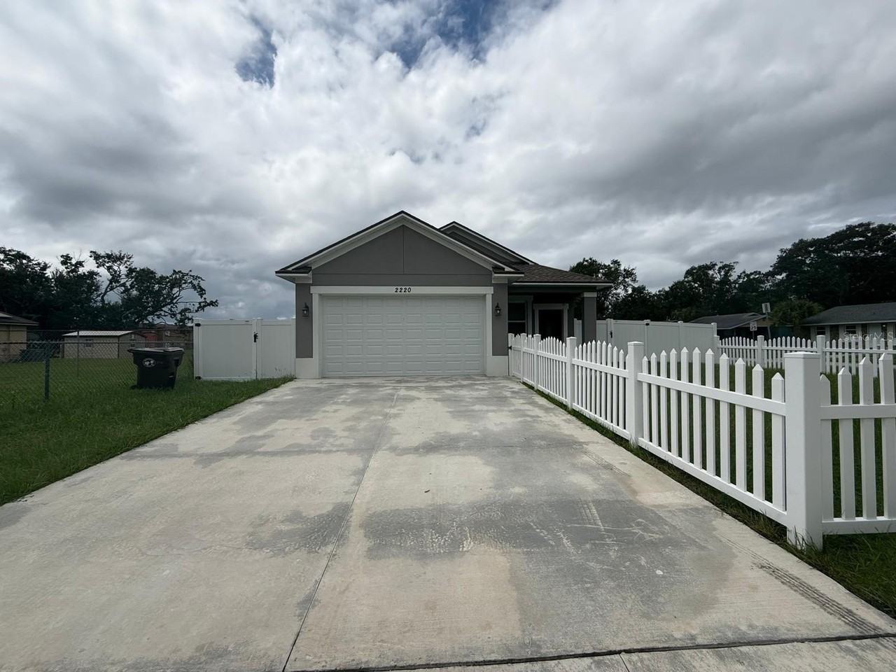 2220 Smith St - Photo 2 of 16