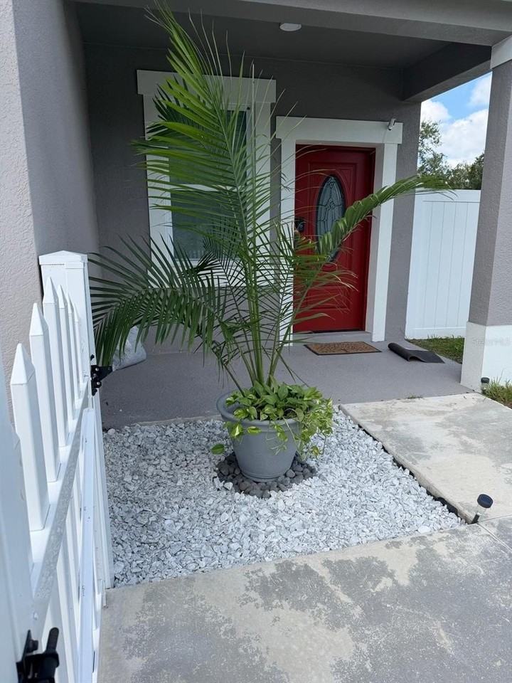 2220 Smith St - Photo 4 of 16