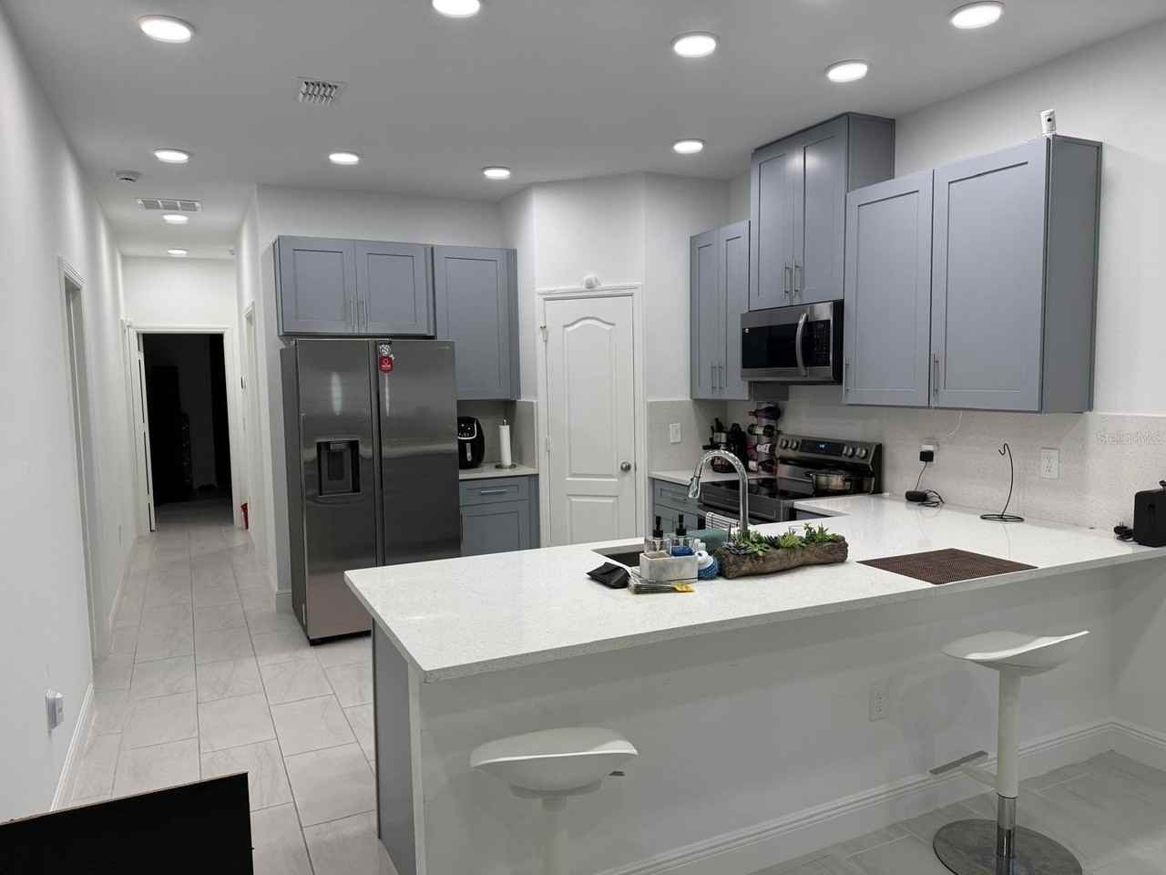 2220 Smith St - Photo 5 of 16