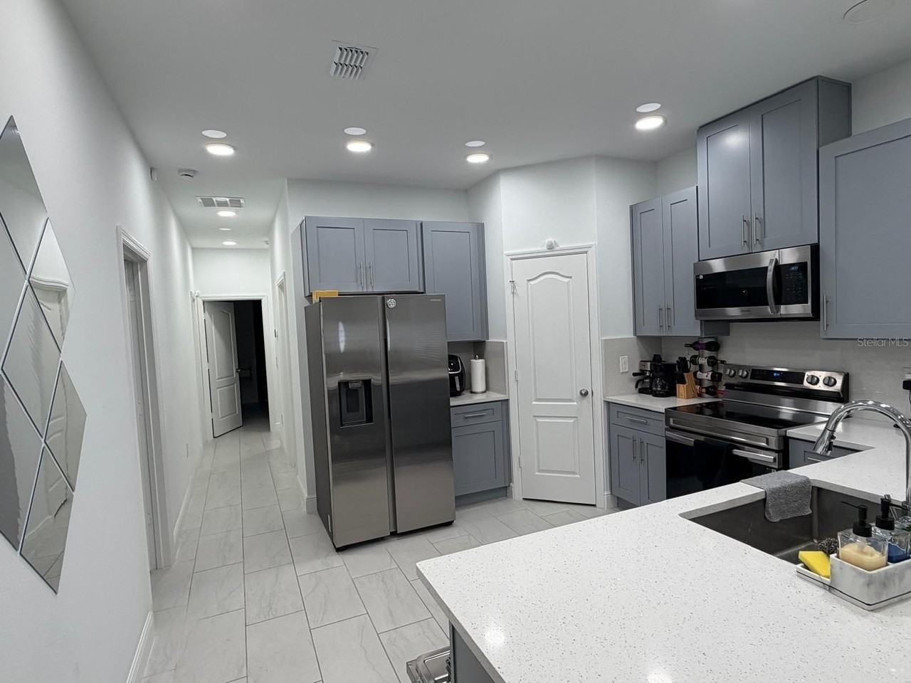 2220 Smith St - Photo 7 of 16