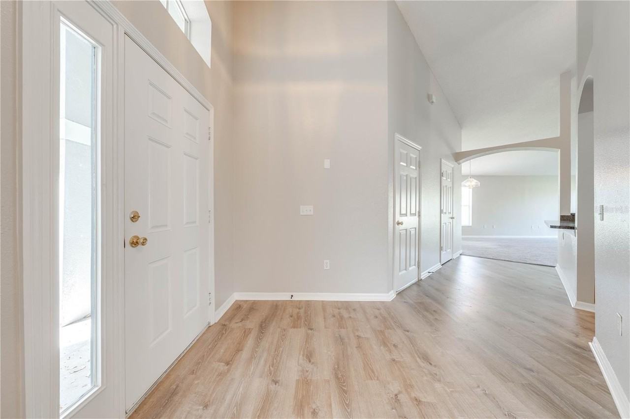 119 Southampton Dr - Photo 6 of 33