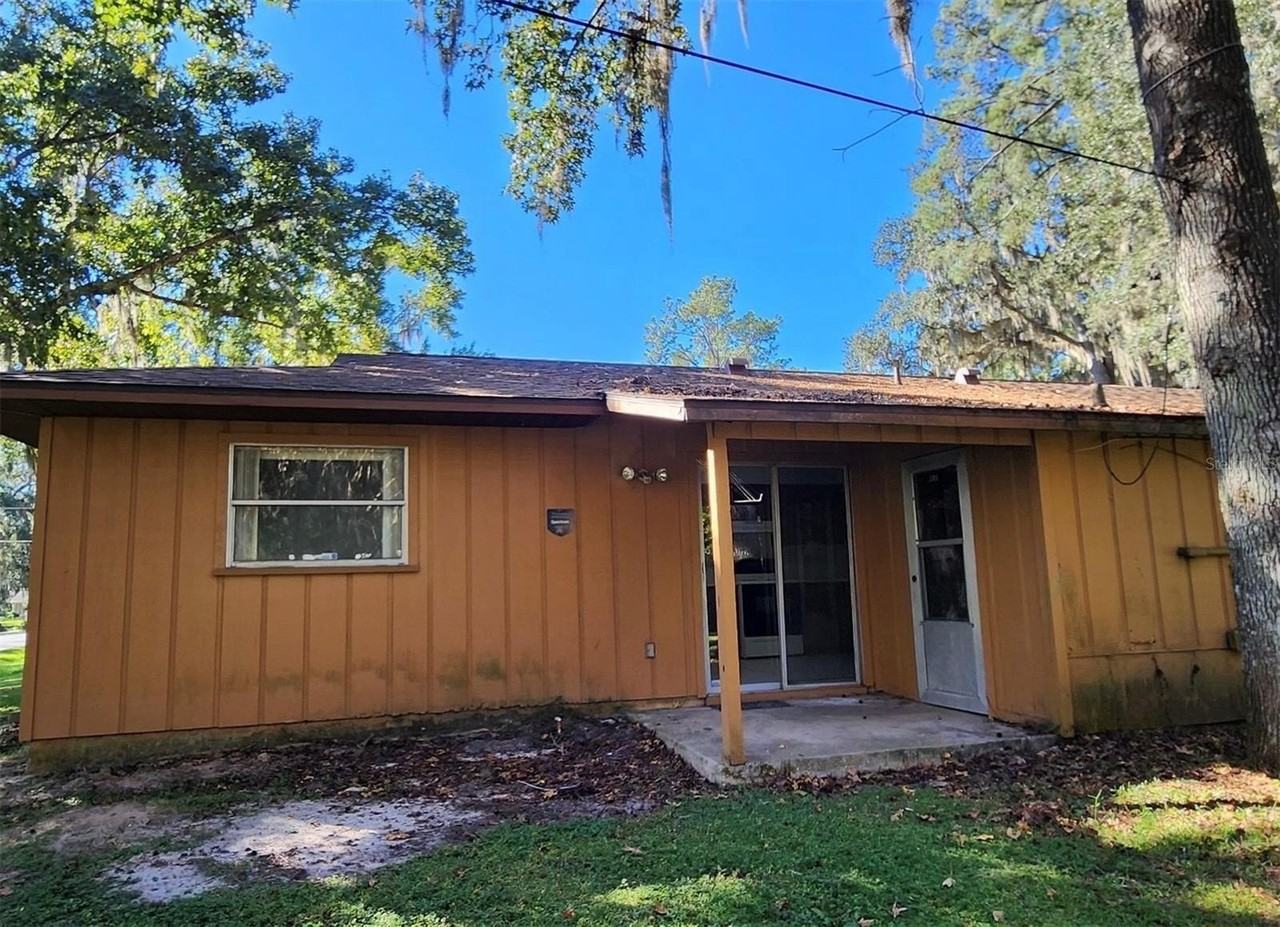 20045 Suncrest Dr - Photo 2 of 12