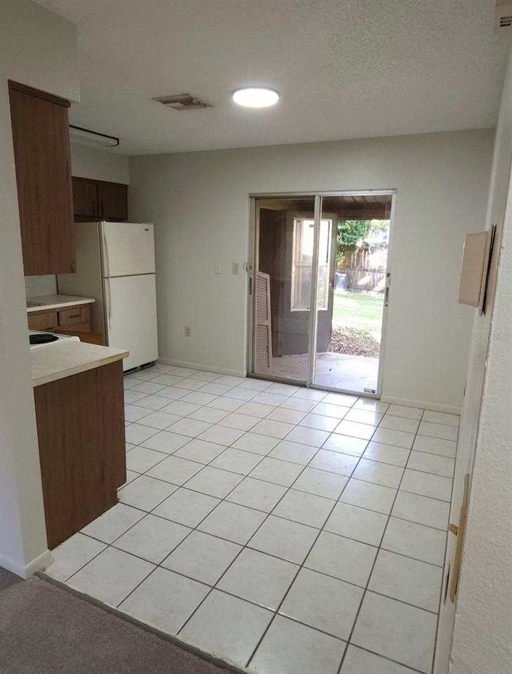 20045 Suncrest Dr - Photo 5 of 12