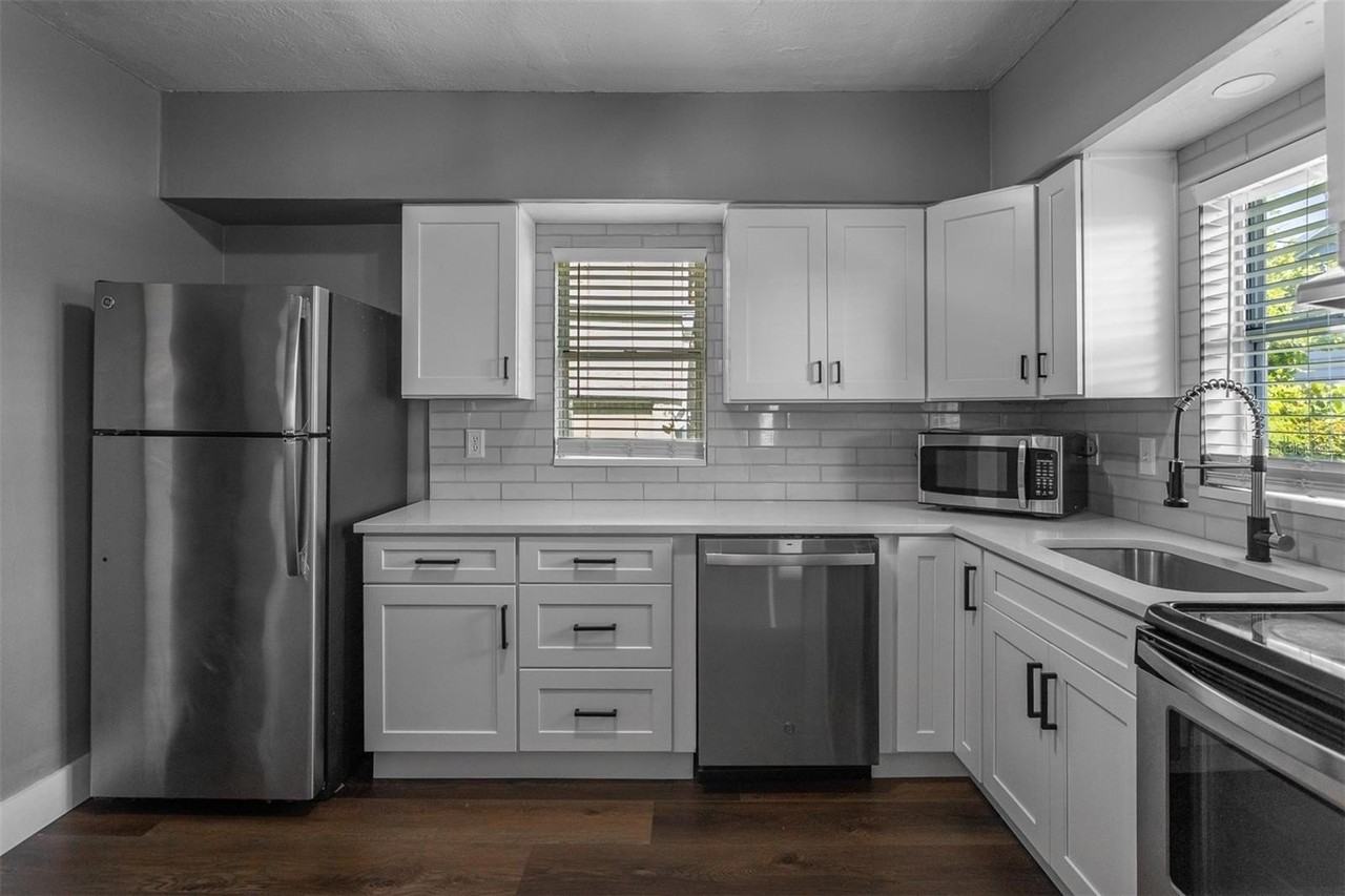 448 24th St N - Photo 4 of 9