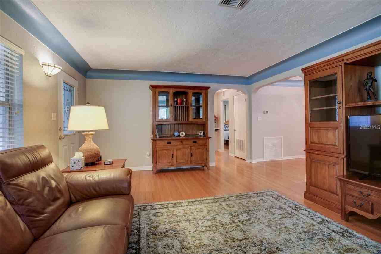 2930 9th Ave N - Photo 6 of 41