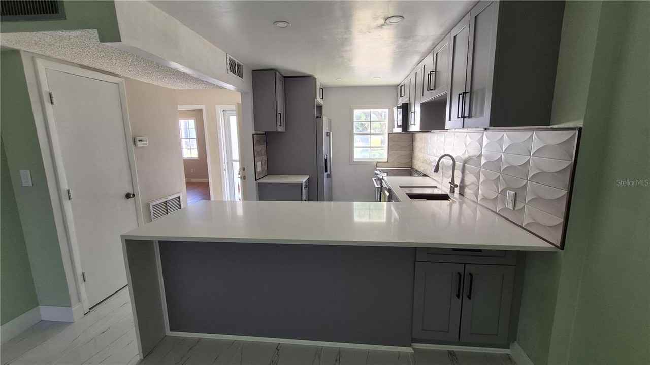 3815 N Oak Dr #G11 - Photo 5 of 20