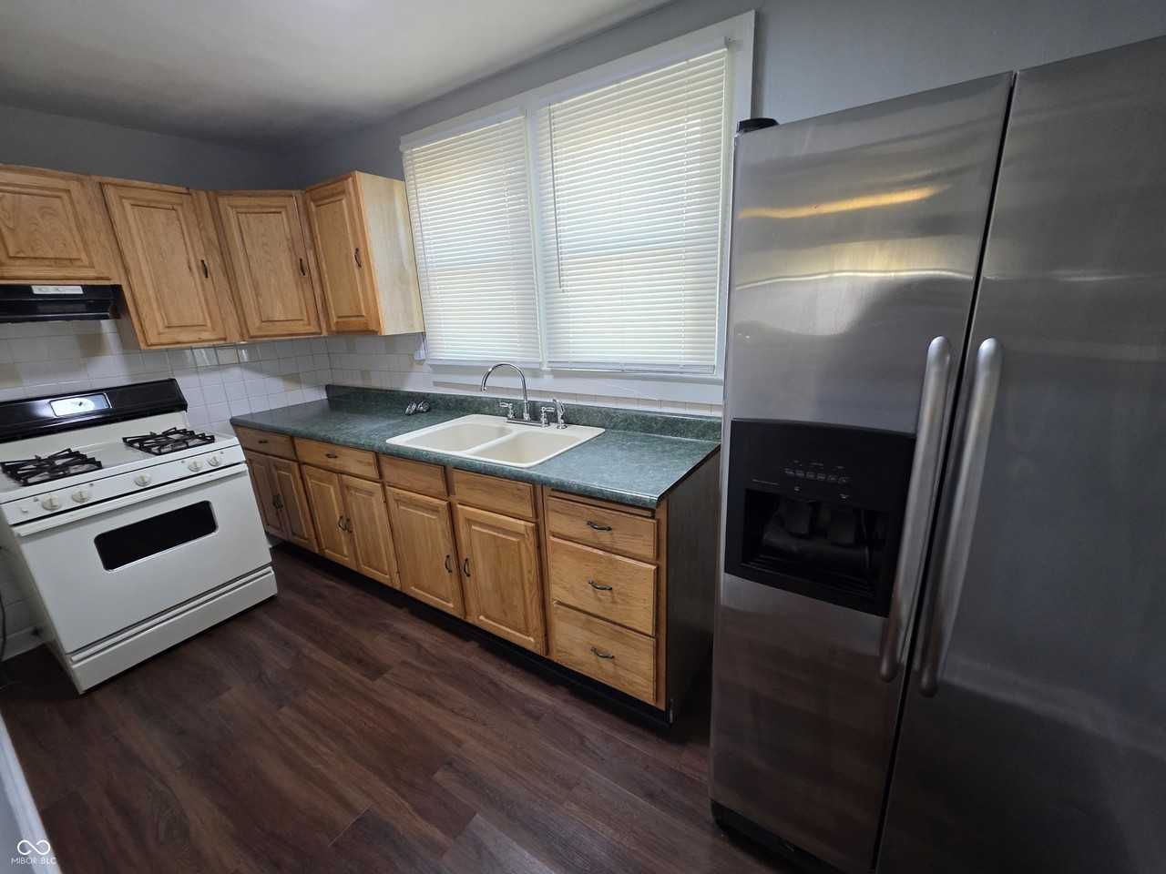 4502 East Washington Street - Photo 5 of 10