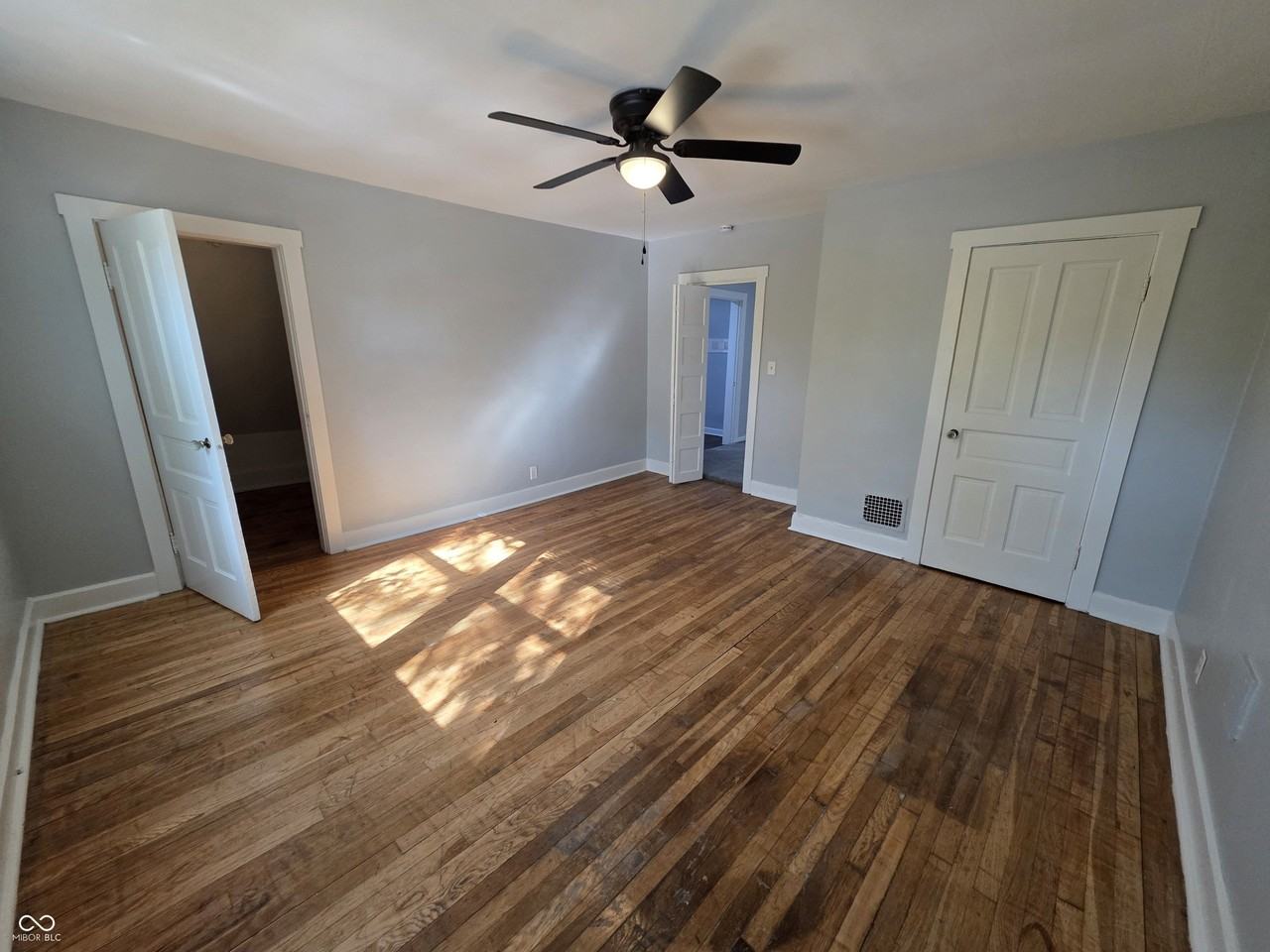 4502 East Washington Street - Photo 6 of 10