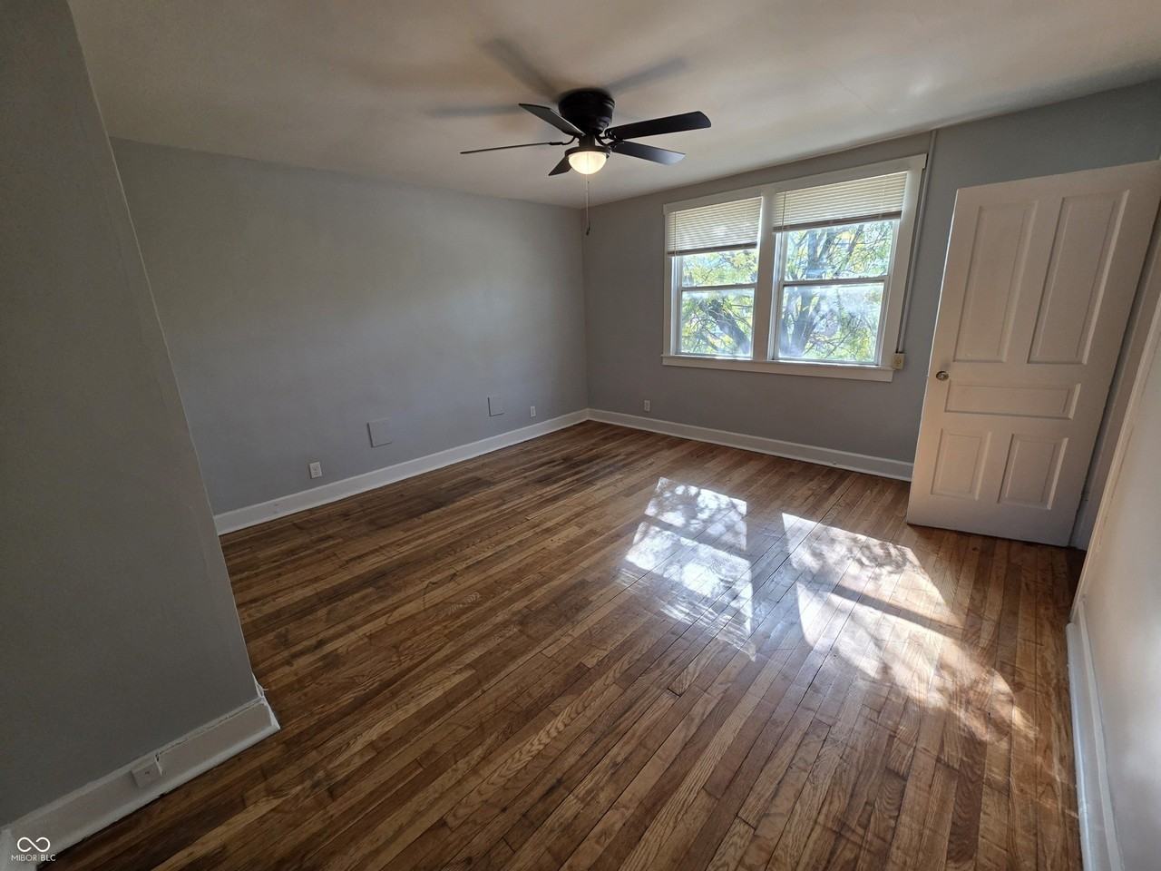 4502 East Washington Street - Photo 7 of 10