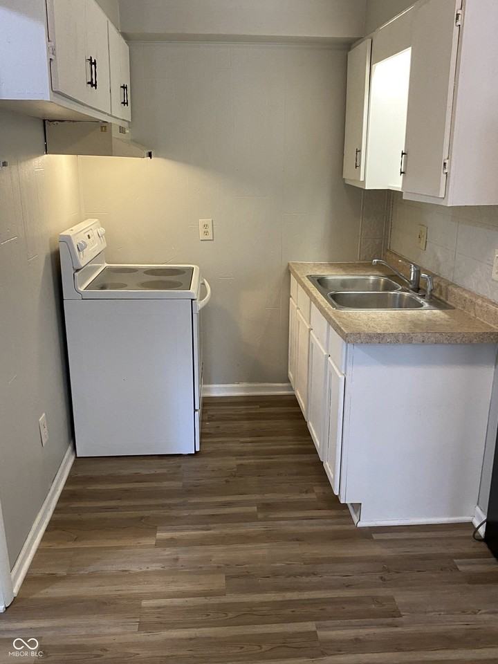 210 Whitlock Ave #B - Photo 4 of 11