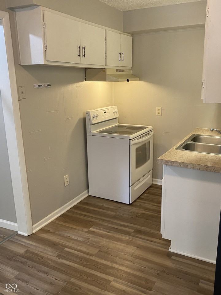 210 Whitlock Ave #B - Photo 5 of 11