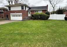 748 Leslie Ln - Photo 1 of 1