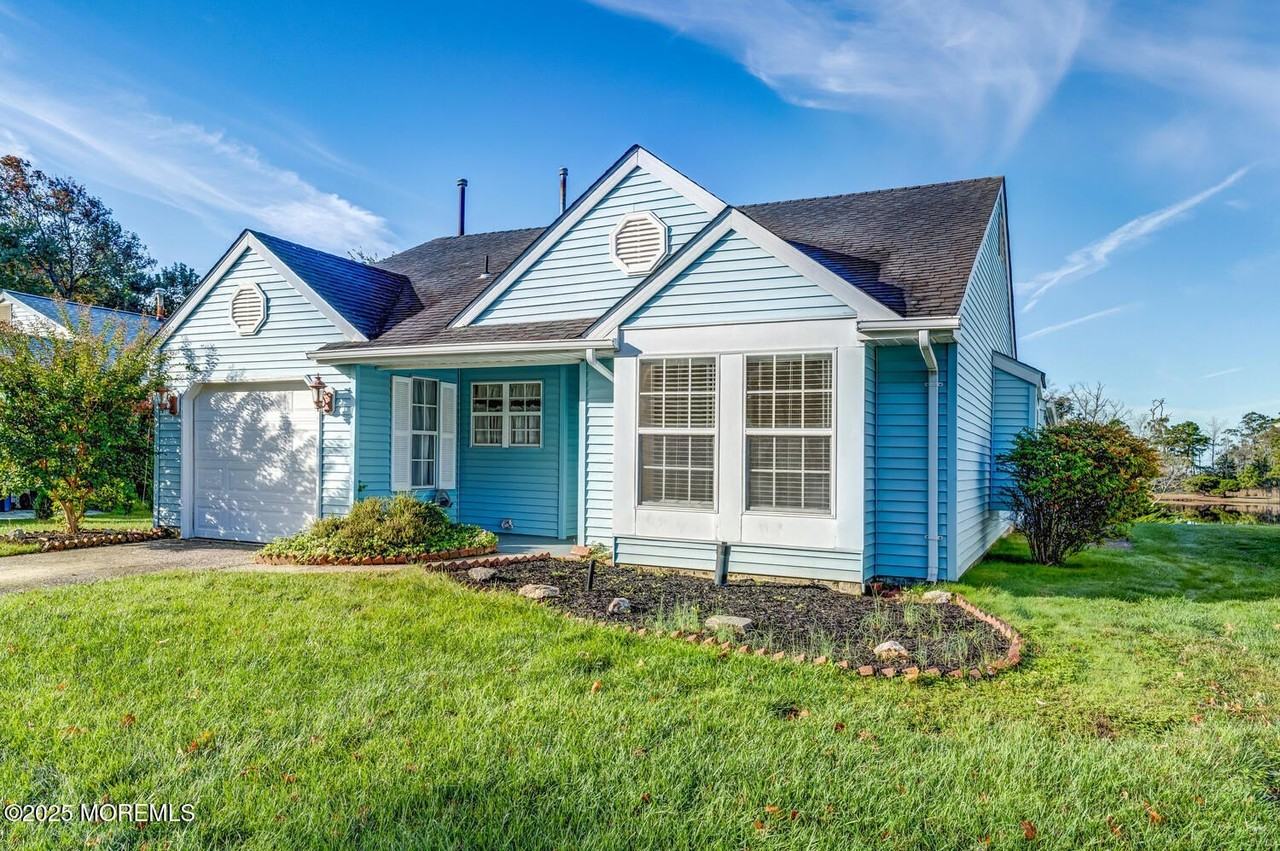 405 Lexington Drive - Photo 3 of 36