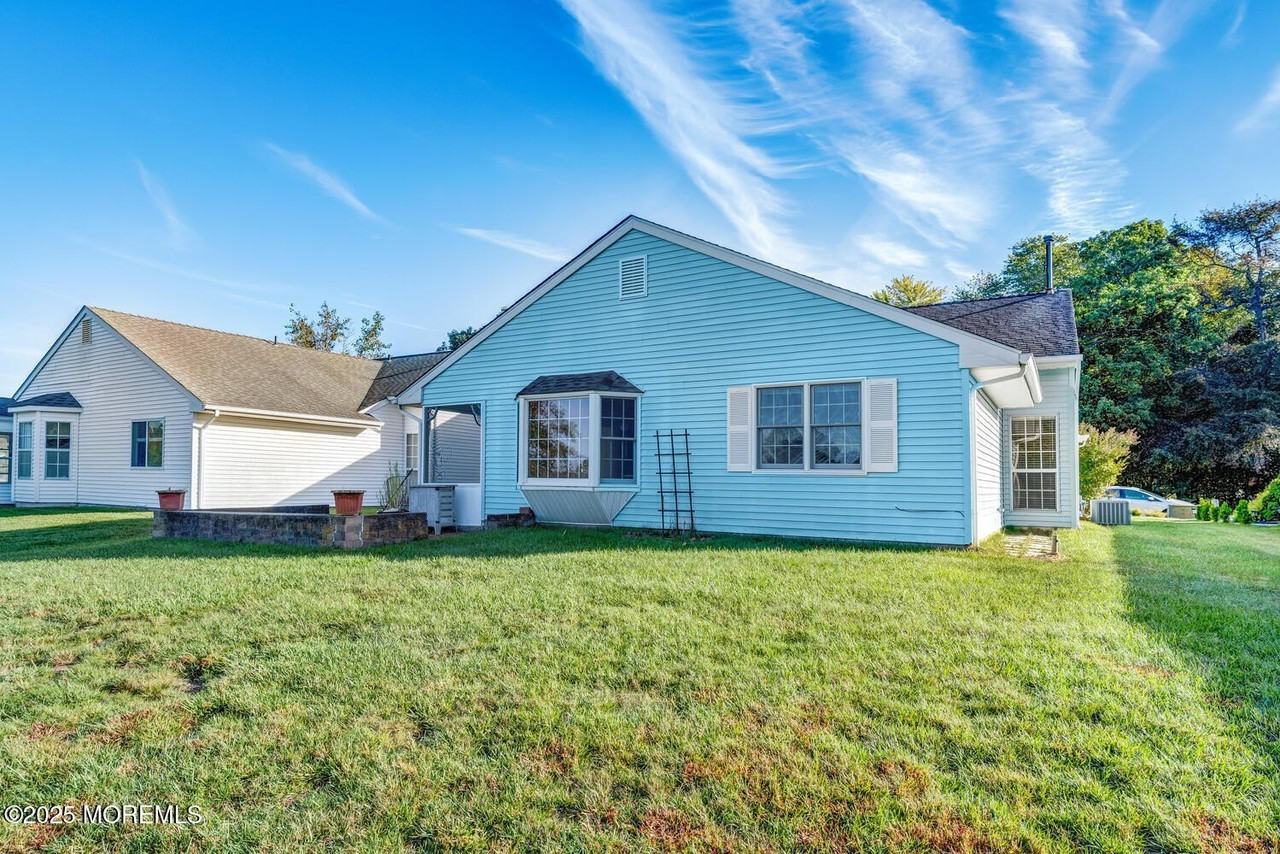 405 Lexington Drive - Photo 4 of 36