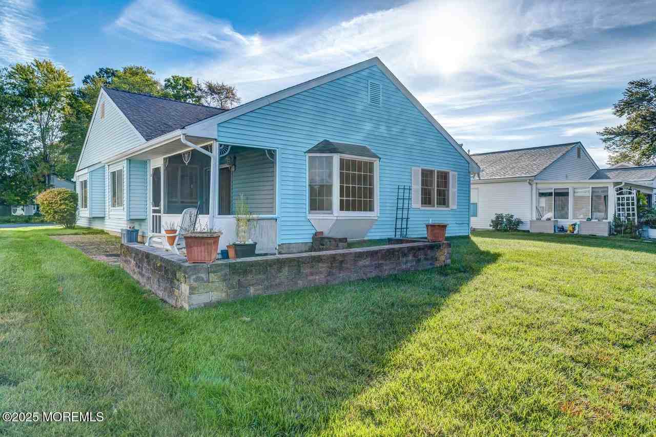 405 Lexington Drive - Photo 5 of 36