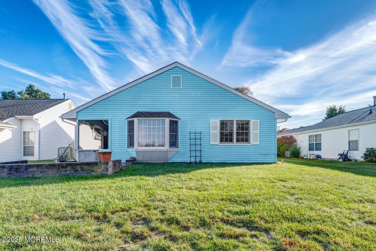 405 Lexington Drive - Photo 6 of 36