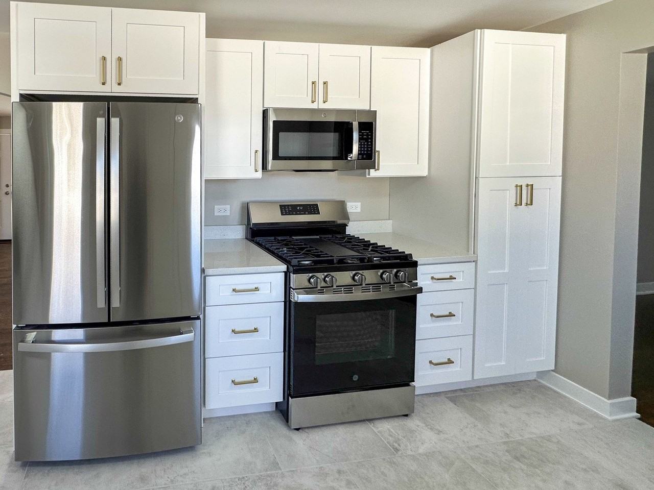 8150 West Winnemac Avenue - Photo 5 of 14