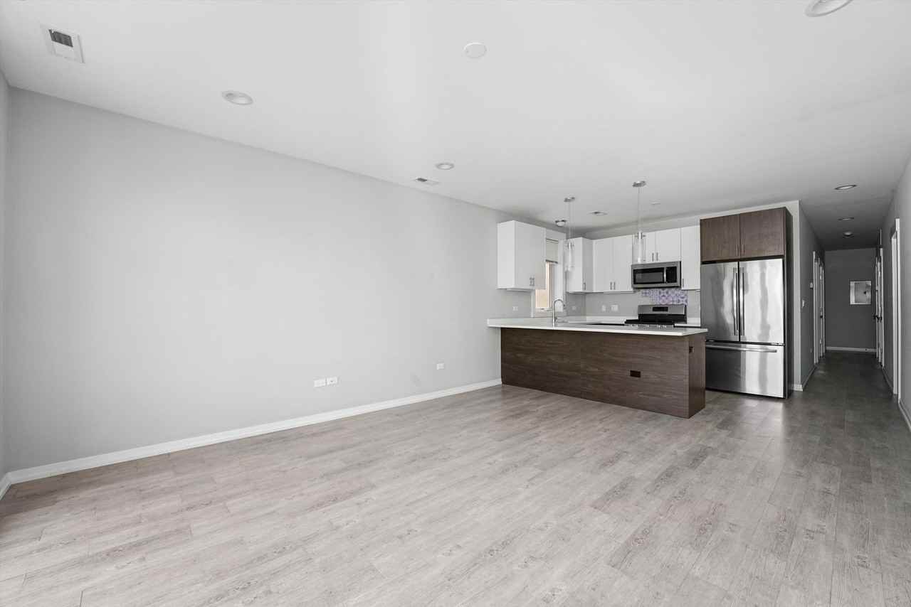 2529 W Congress Pkwy #1 - Photo 3 of 12