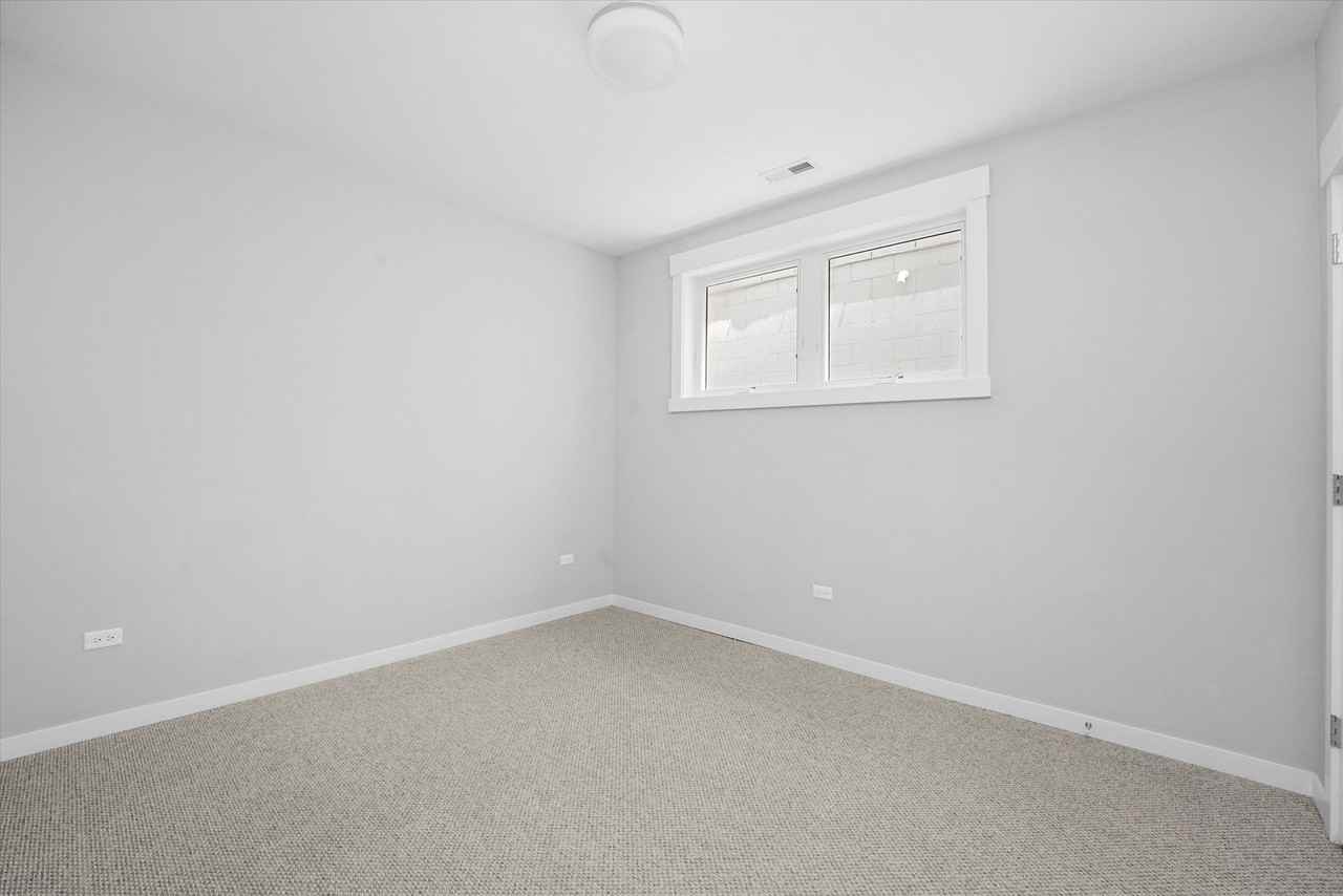 2529 W Congress Pkwy #1 - Photo 6 of 12