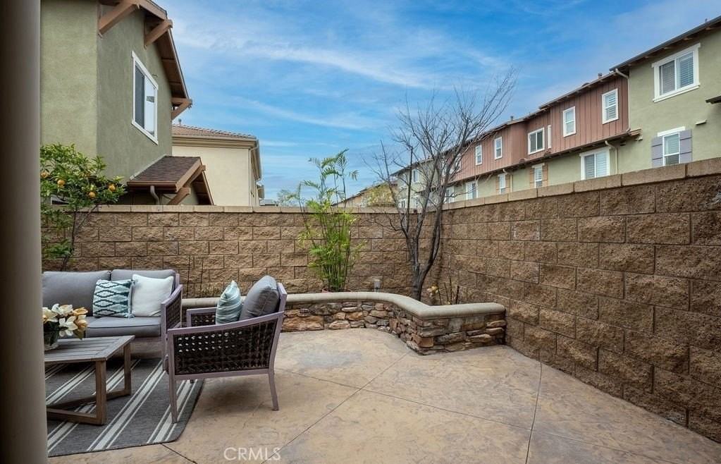 325 Flyers Ln - Photo 6 of 26