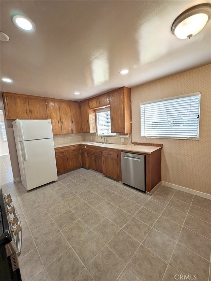 379 N 3rd St - Photo 6 of 24