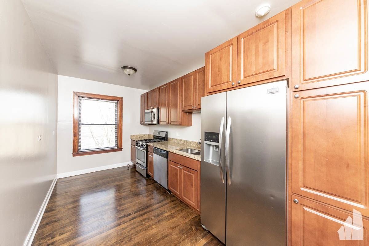 5075 N Wolcott Ave #5075-1 - Photo 7 of 8