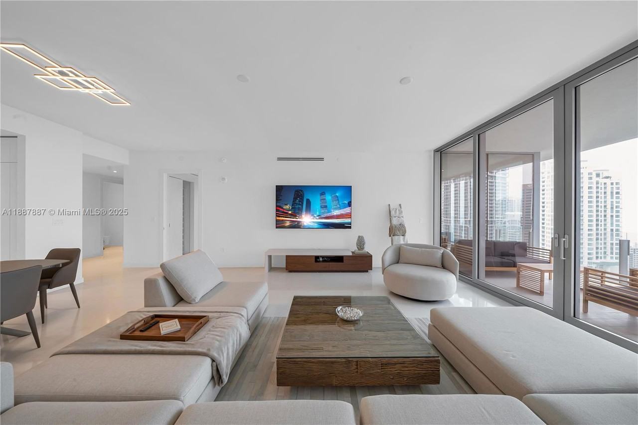 300 Biscayne Boulevard Way - Photo 4 of 8