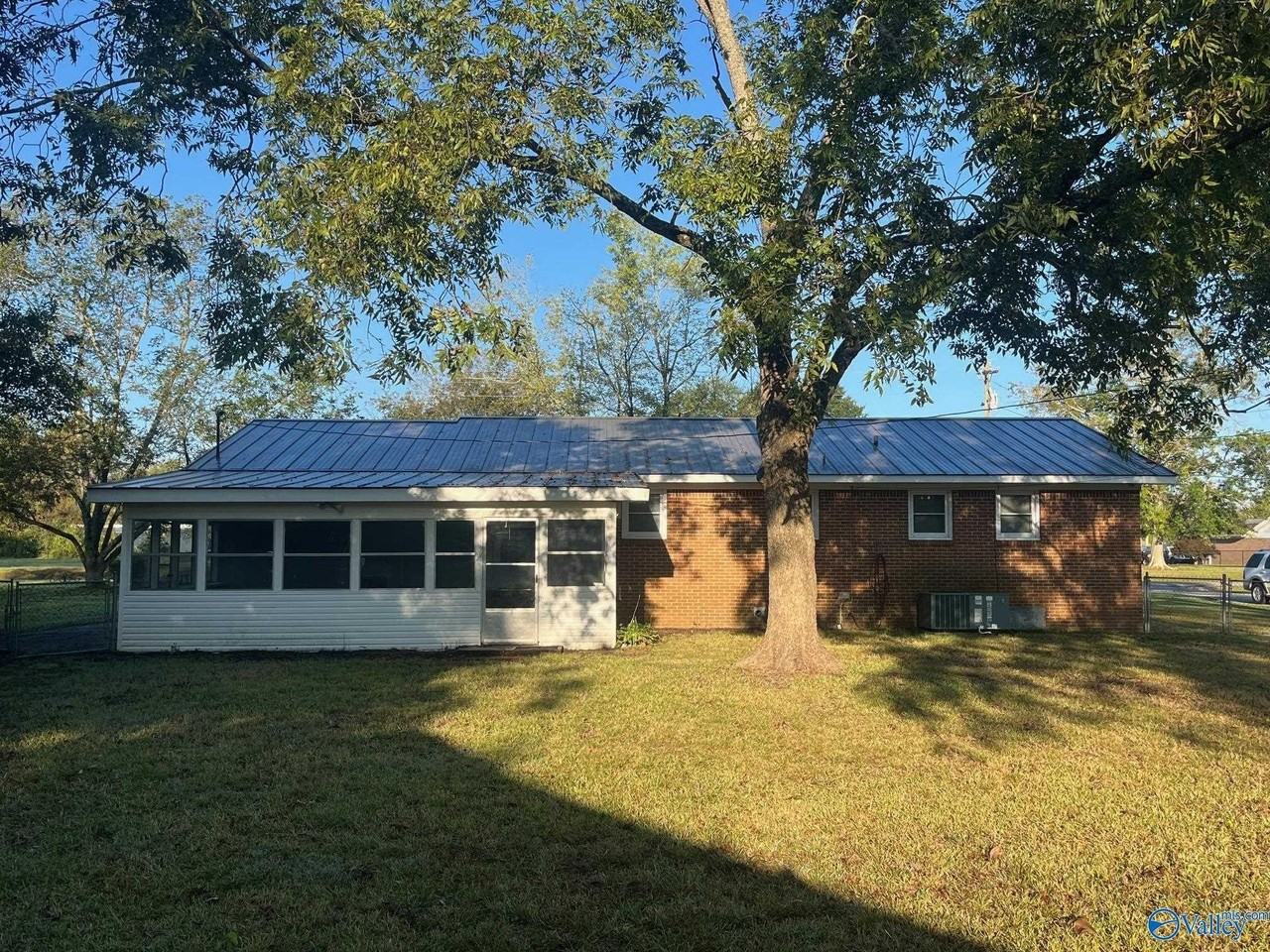 212 Cherry St Nw - Photo 2 of 22