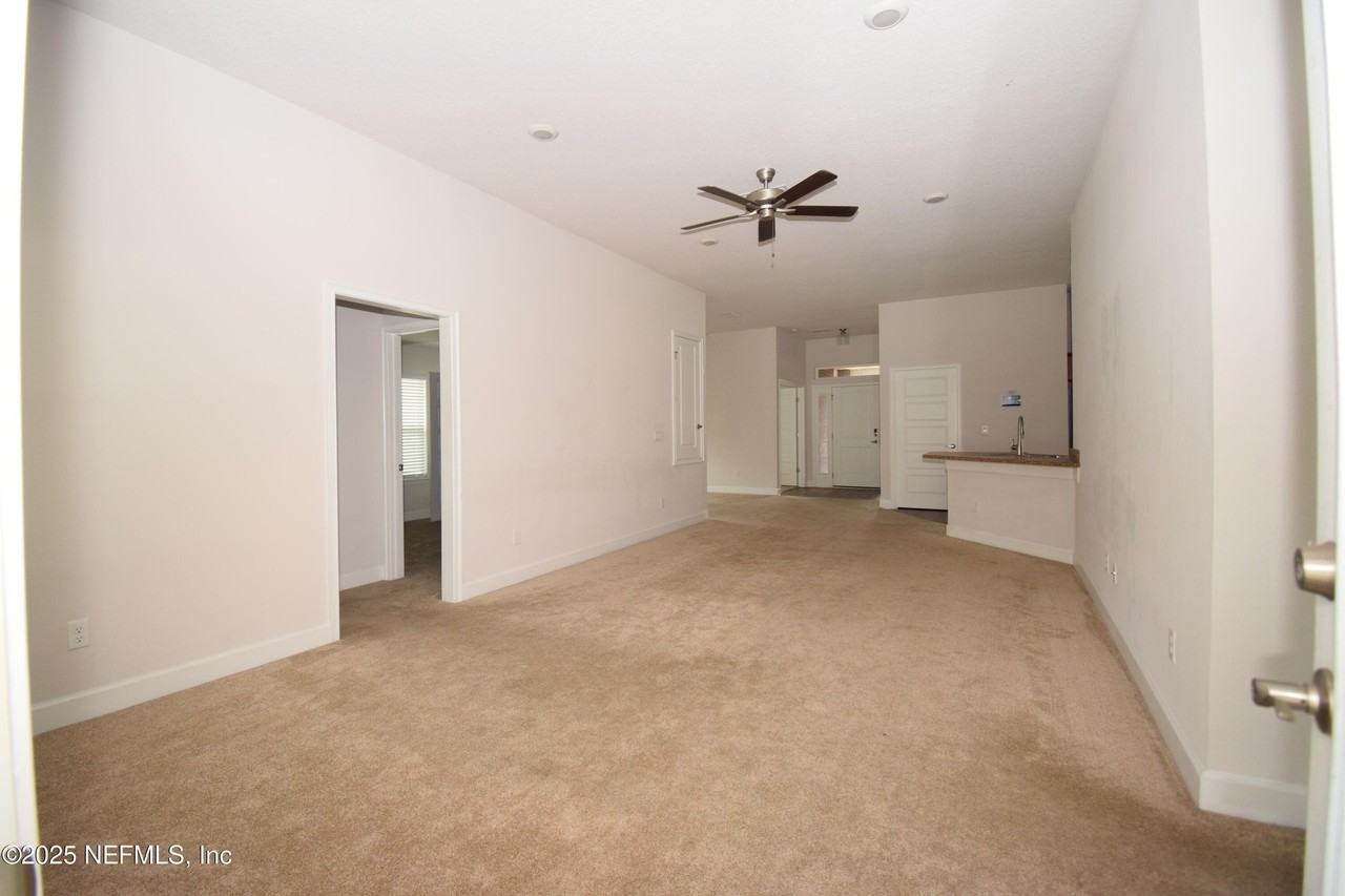 7285 Gateway Ct - Photo 4 of 12