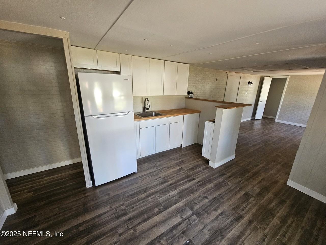 7577A Sonia Dr - Photo 5 of 9