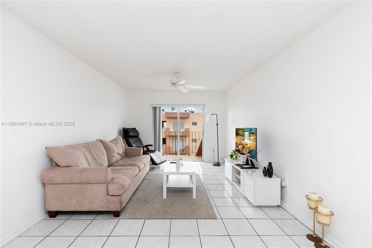 1630 W 46th St #514B - Photo 4 of 8