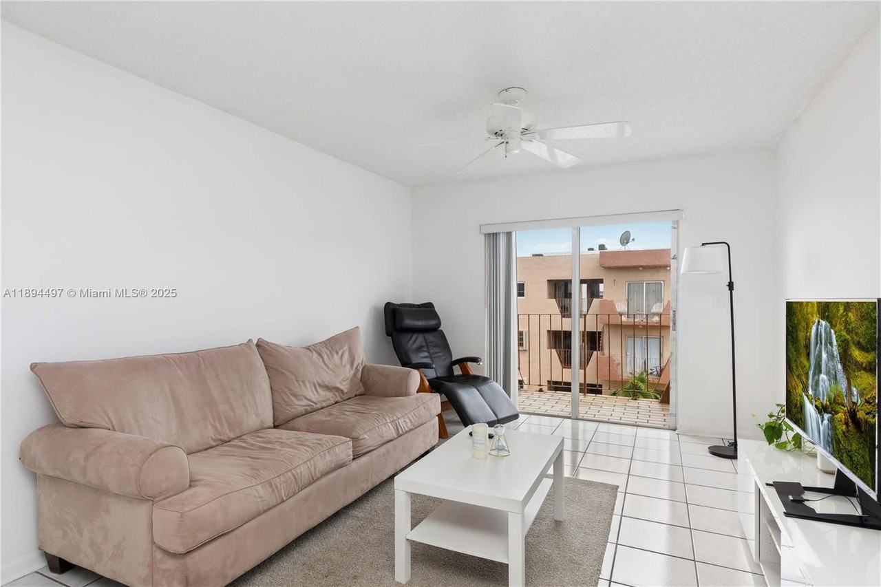 1630 W 46th St #514B - Photo 7 of 8