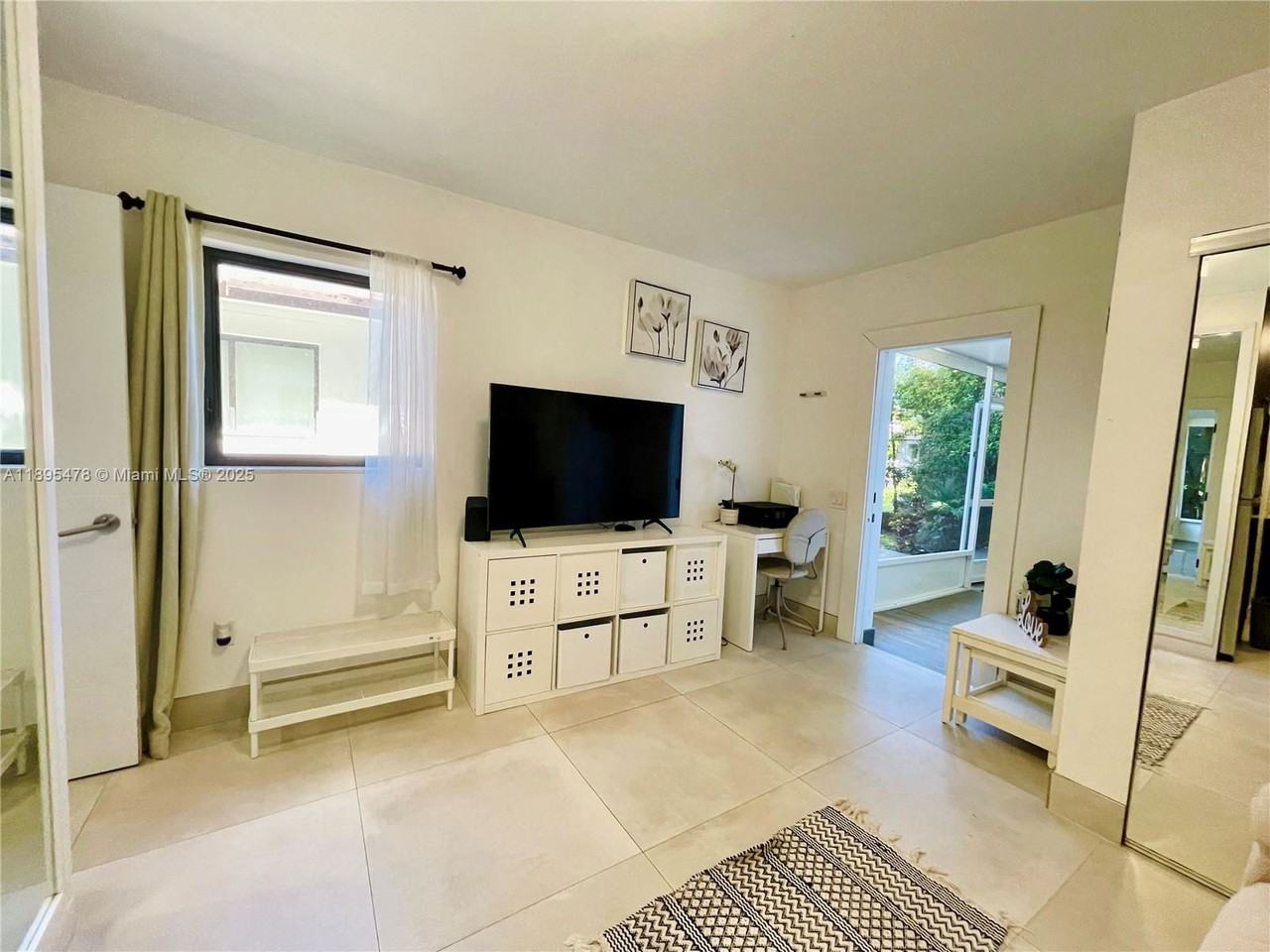 38 Nw 52nd St #1 - Photo 3 of 8