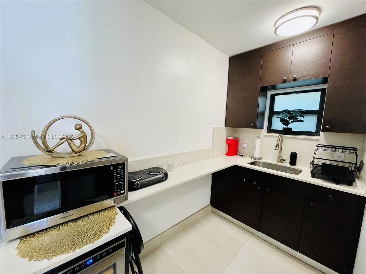 38 Nw 52nd St #1 - Photo 4 of 8