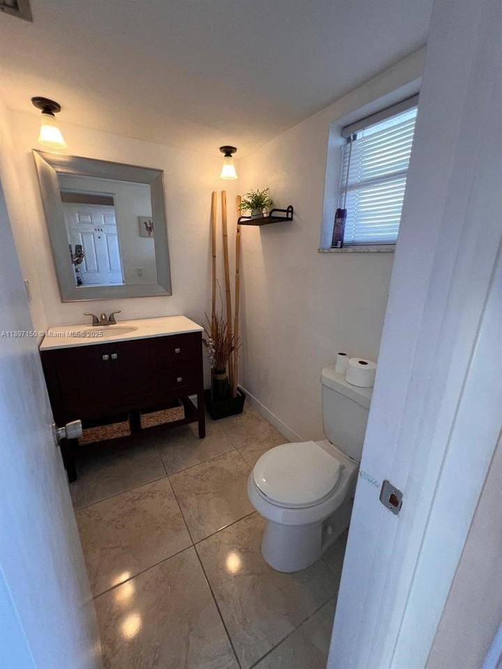 1591 Ne Miami Gardens Dr #107 - Photo 7 of 8