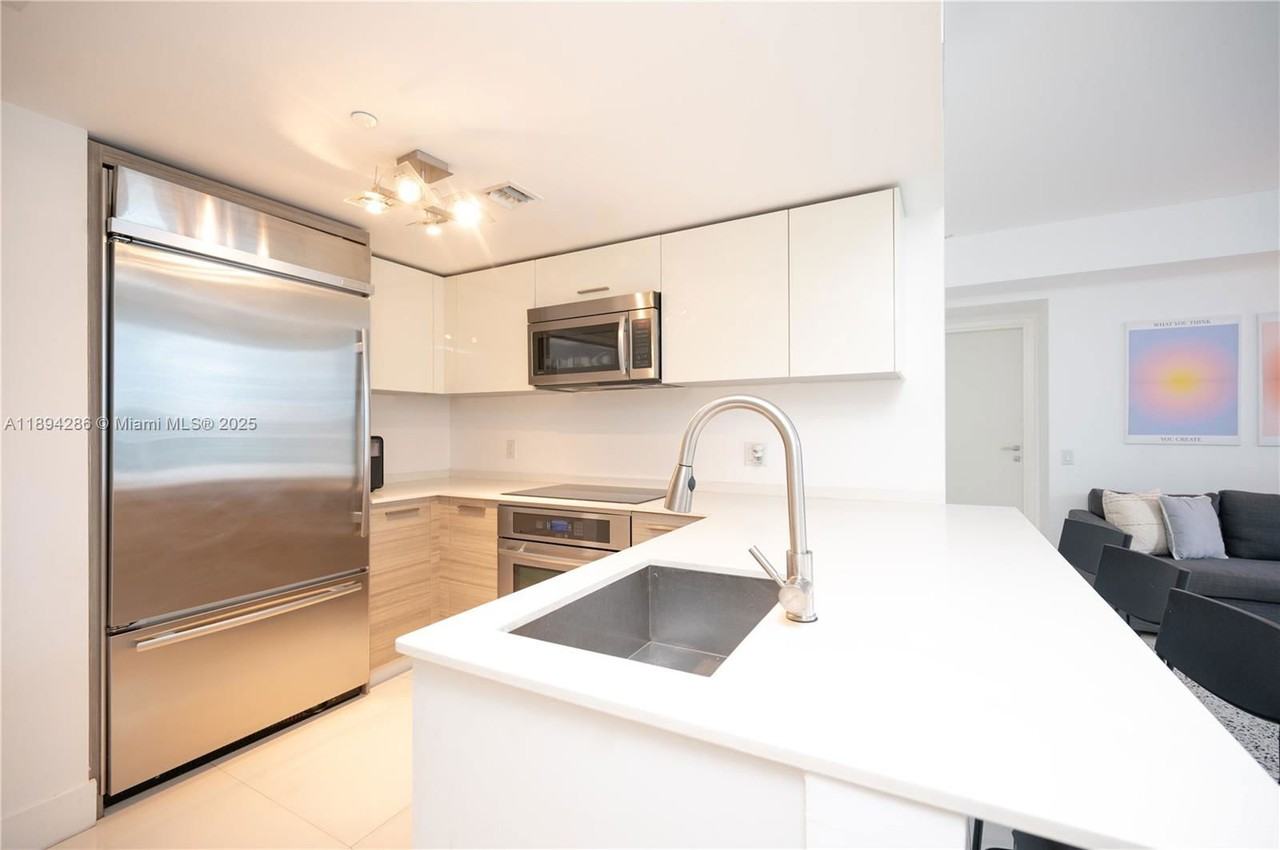 1300 Brickell Bay Dr #1601 - Photo 2 of 8