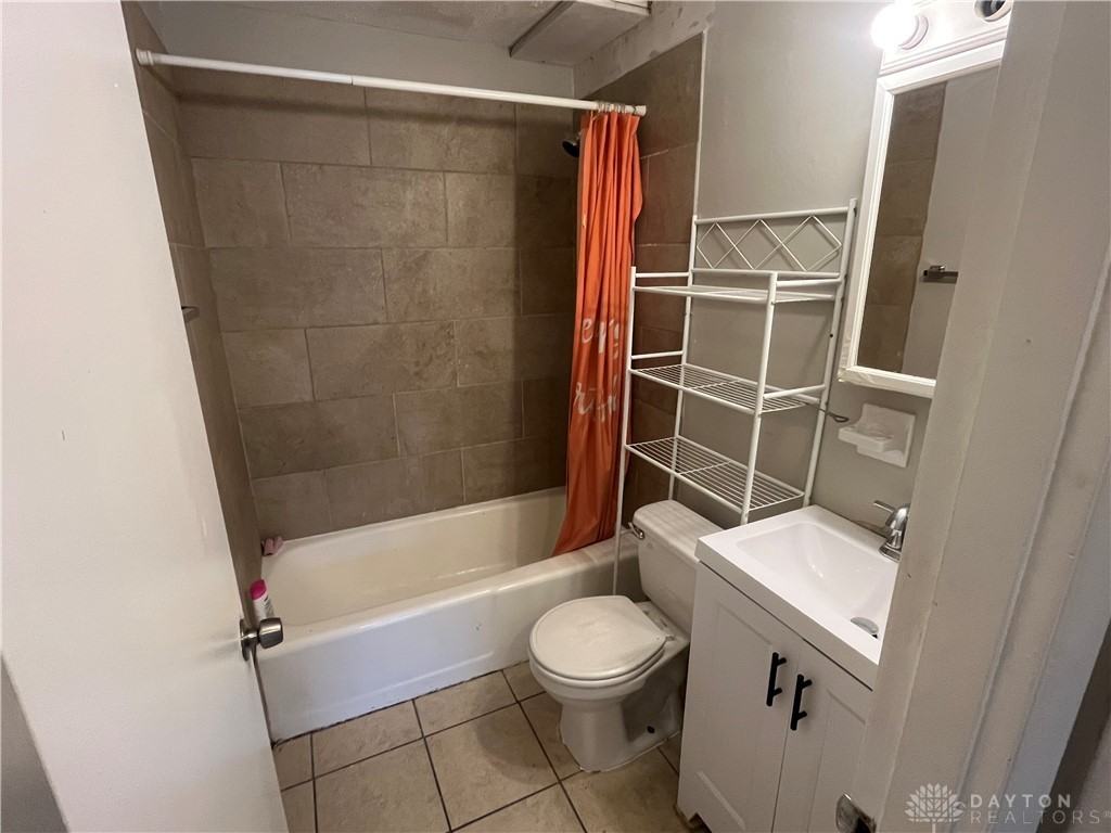 445 Hunter Ave ##2 - Photo 4 of 9