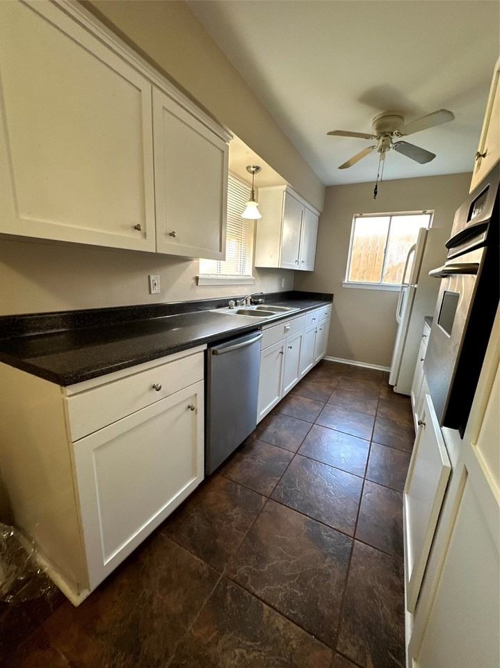 1520 Highland Dr - Photo 2 of 18