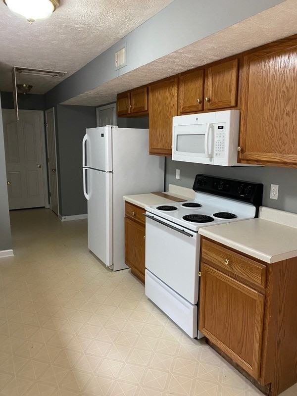 2812 Roscommon Dr - Photo 4 of 6