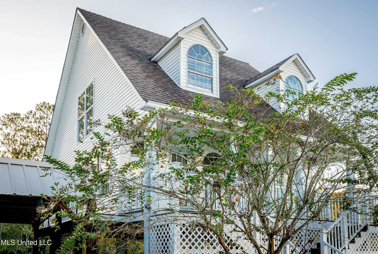 1102 Stanfield Point Rd - Photo 2 of 50