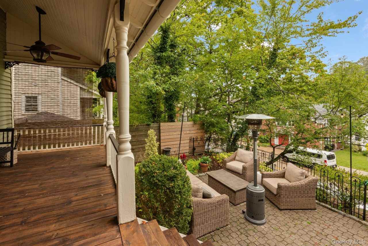 56 Scudder Ave - Photo 3 of 27