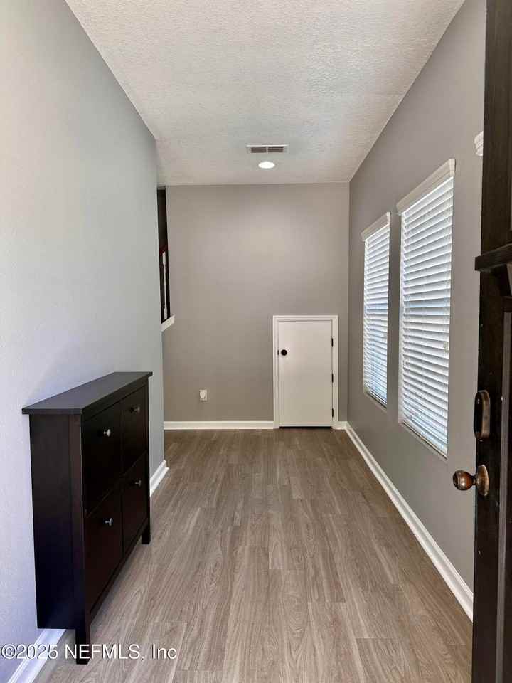 1319 Lasalle St - Photo 4 of 25