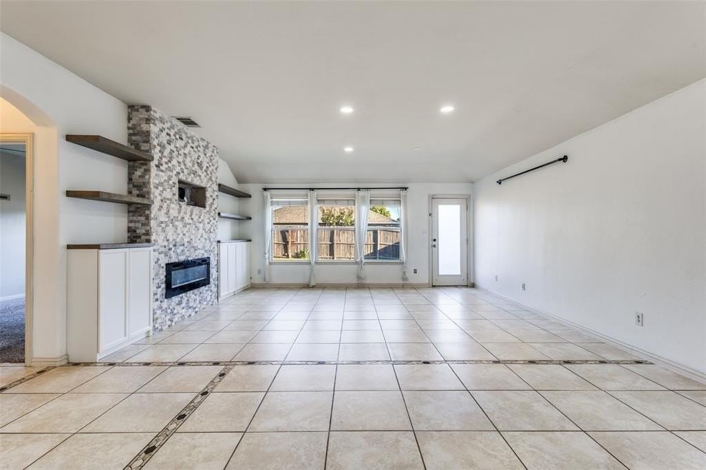 509 Creekside Dr - Photo 2 of 12