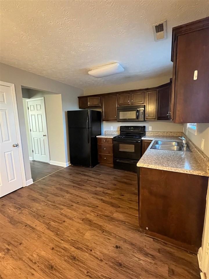 279 Audley Ave - Photo 3 of 12