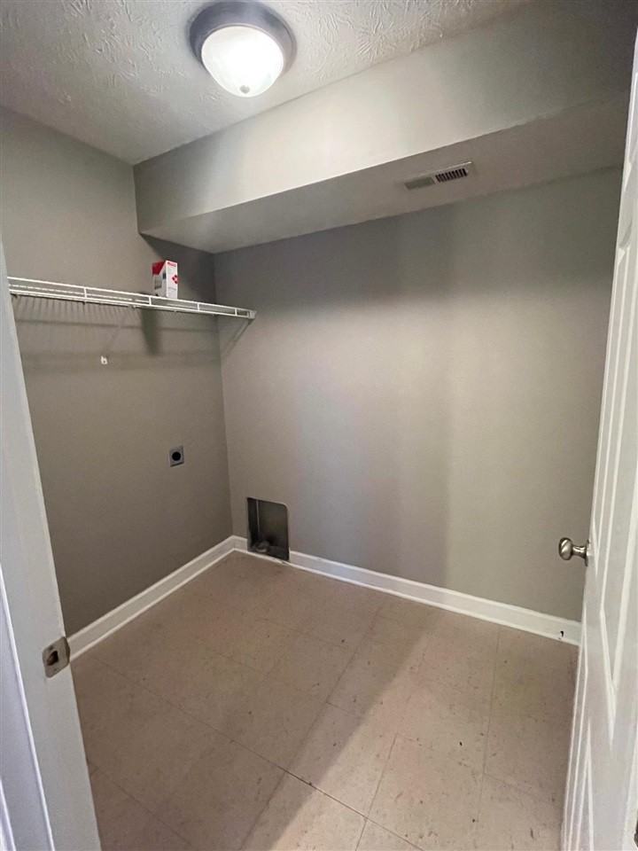 279 Audley Ave - Photo 6 of 12