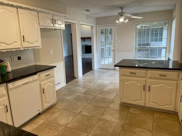 1508 Woodcreek Dr - Photo 5 of 13