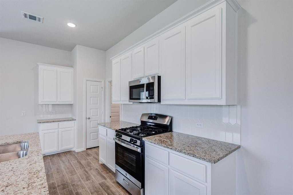 14157 Danesdale Dr - Photo 5 of 21