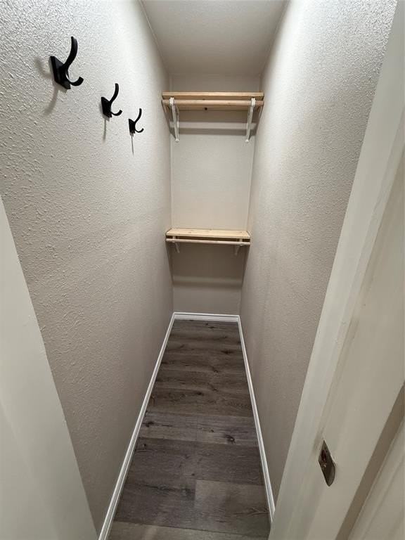 1005 Roberts St - Photo 5 of 29