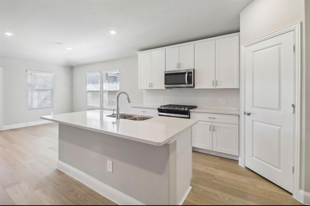 503 Stagg St - Photo 6 of 19