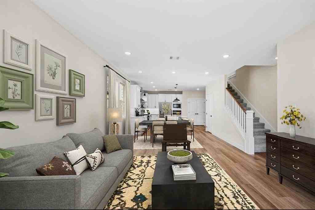 610 Sunflower Trl - Photo 3 of 14